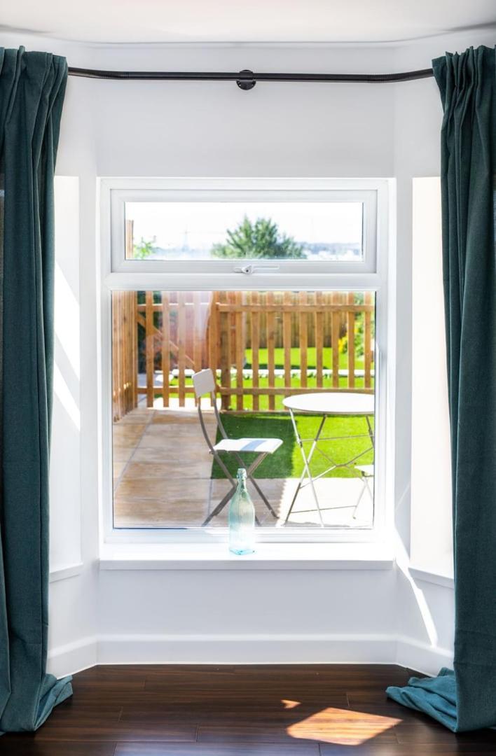 Stylish Apartment W/ Private Garden - Dog Friendly Newport  Exterior photo