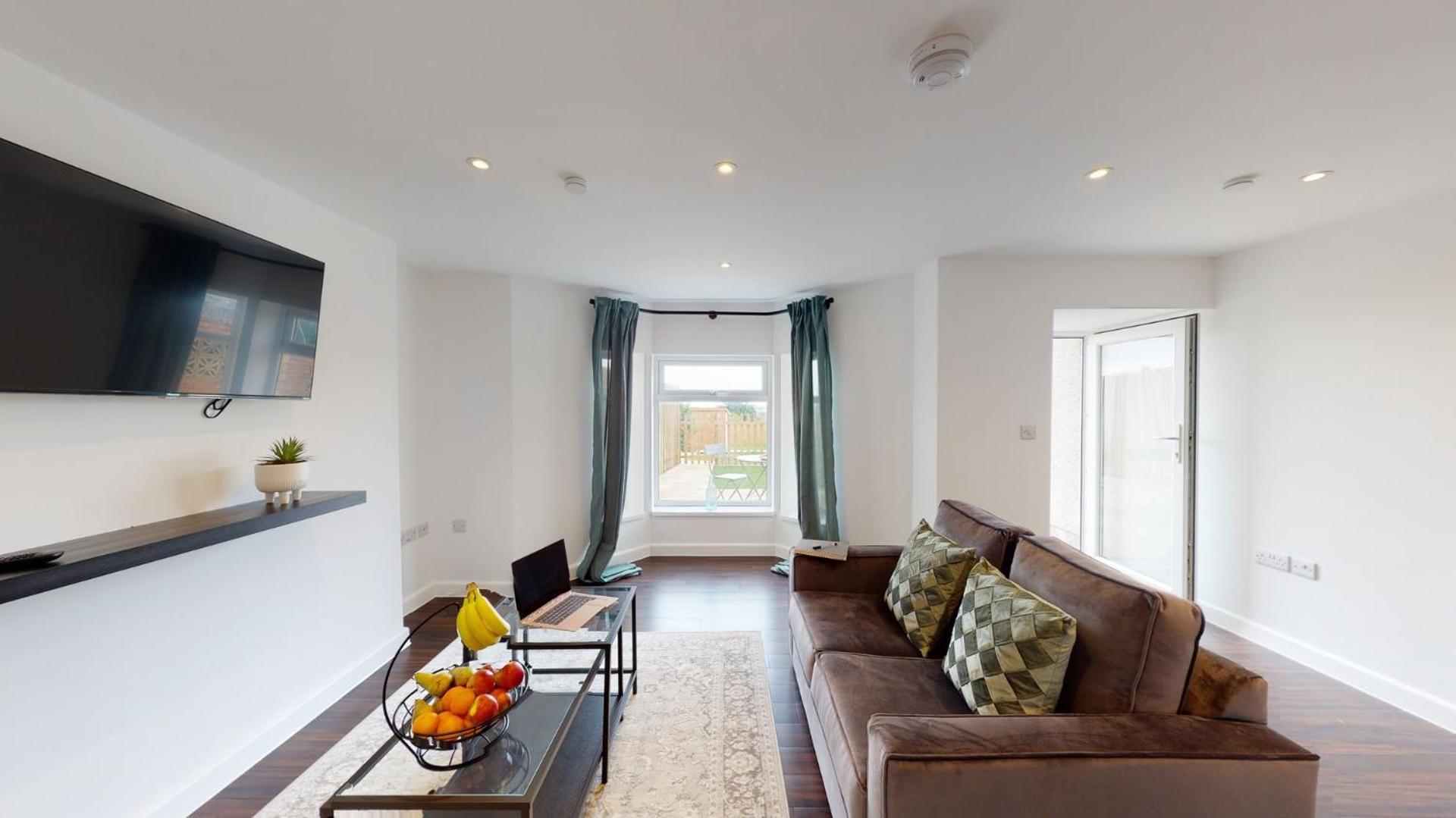 Stylish Apartment W/ Private Garden - Dog Friendly Newport  Exterior photo