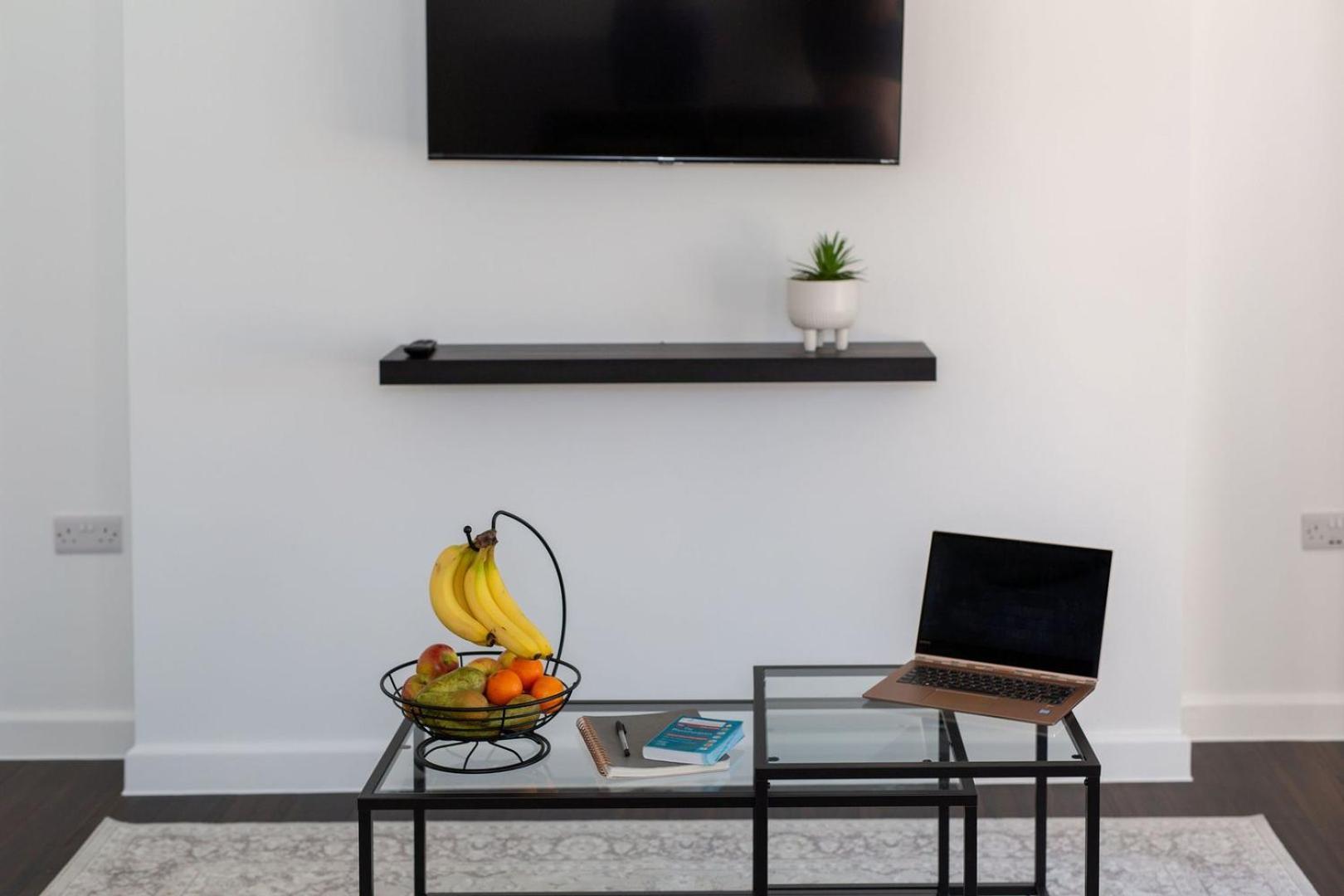 Stylish Apartment W/ Private Garden - Dog Friendly Newport  Exterior photo