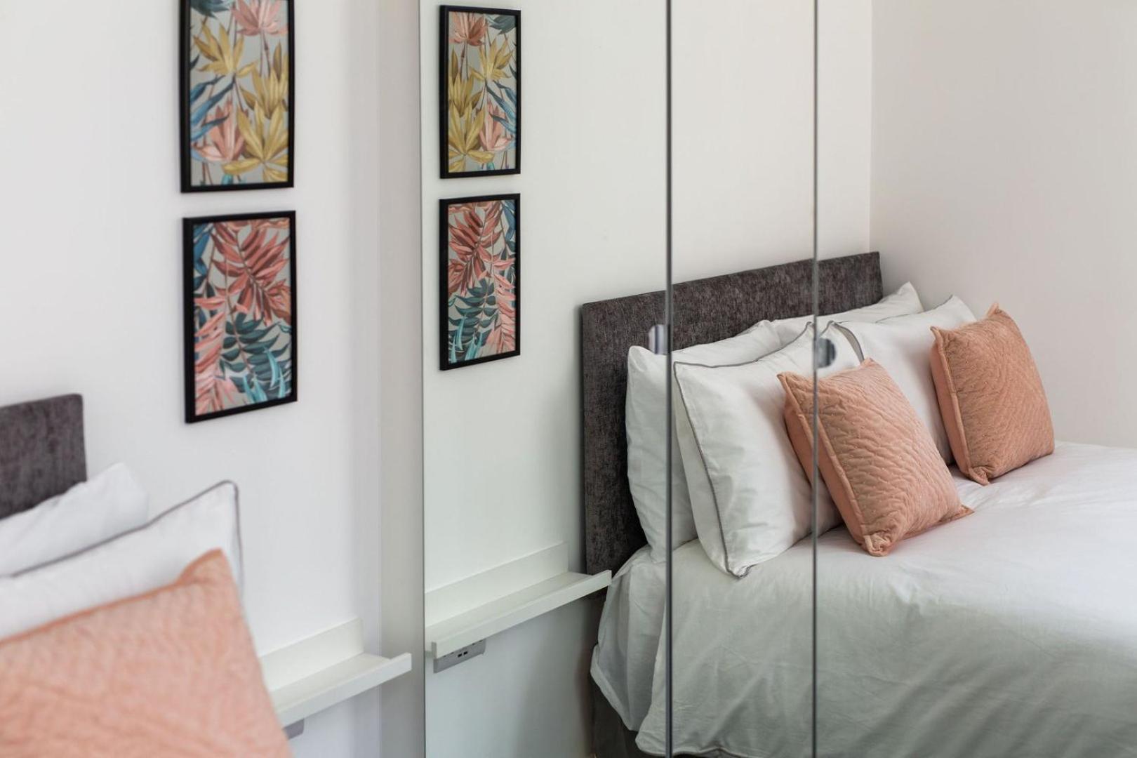 Stylish Apartment W/ Private Garden - Dog Friendly Newport  Exterior photo