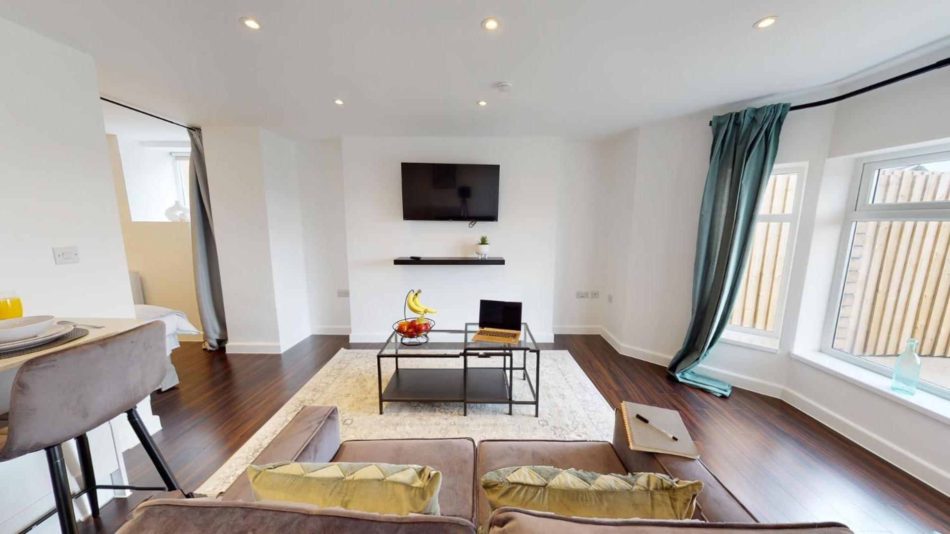 Stylish Apartment W/ Private Garden - Dog Friendly Newport  Exterior photo