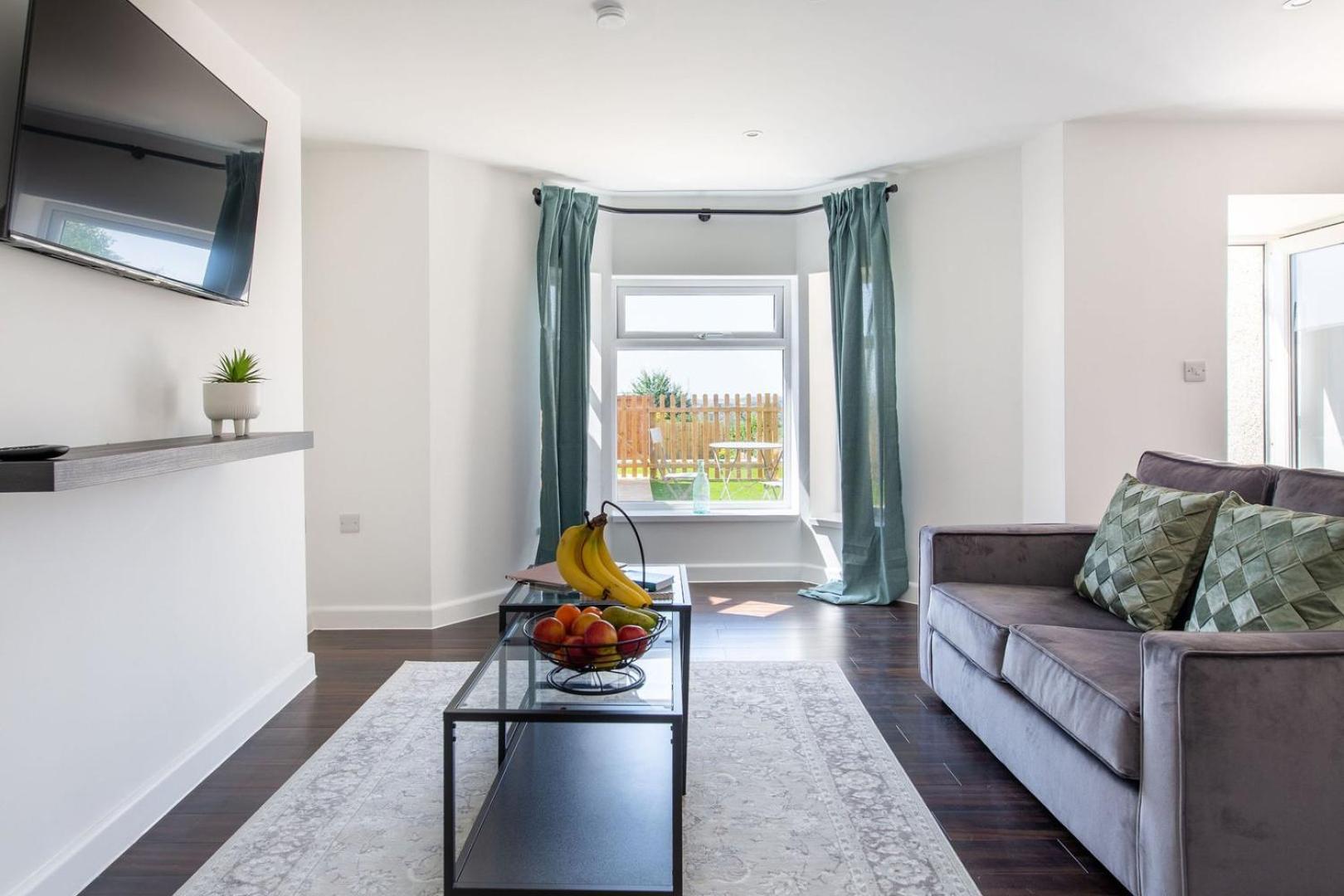 Stylish Apartment W/ Private Garden - Dog Friendly Newport  Exterior photo