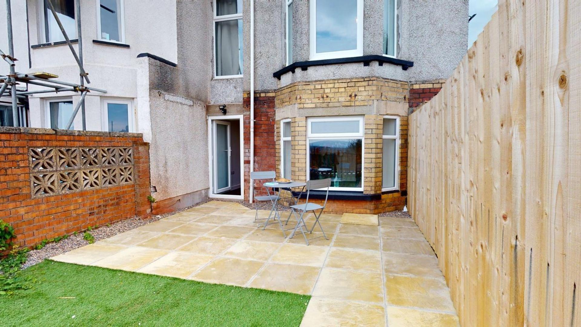 Stylish Apartment W/ Private Garden - Dog Friendly Newport  Exterior photo